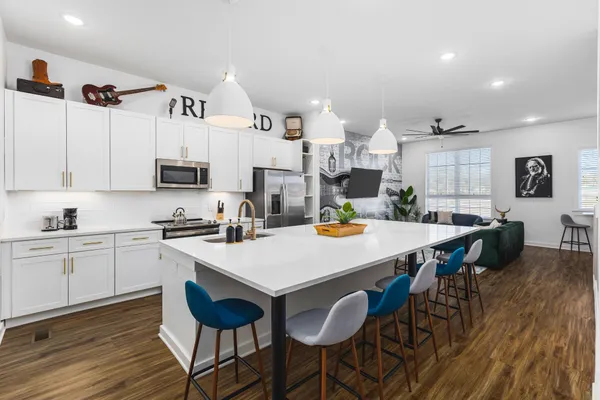 $815,000 | 738 Douglas Avenue, Unit 4, Nashville, TN 37207