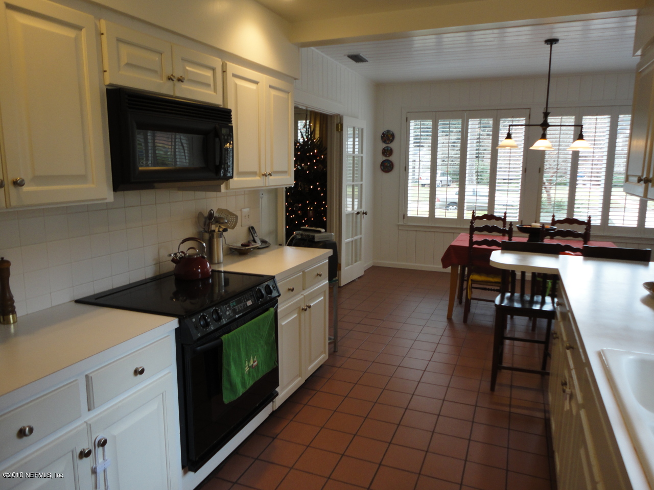 1417 Mapleton Road Jacksonville, FL 32207 - Photo 5 of 17 Light and Bright Open Kitchen