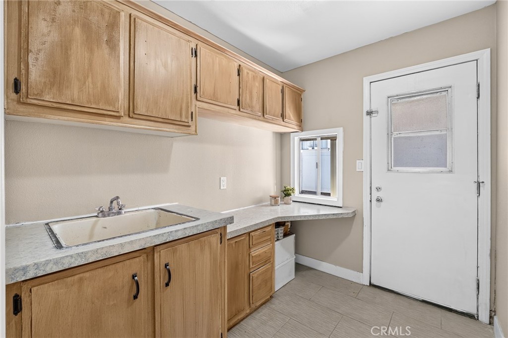 15181 Van Buren, Unit 303 Riverside, CA 92504 - Photo 24 of 42 Laundry Room