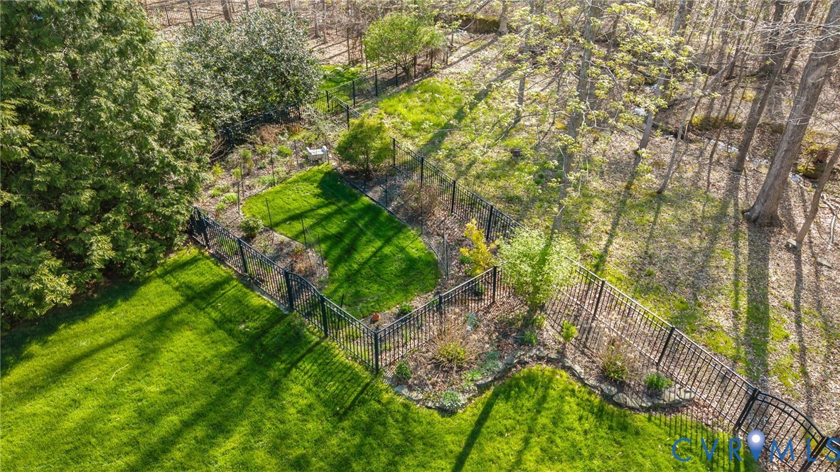 3100 Sodbury Court Midlothian, VA 23113 - Photo 86 of 94 a backyard of a house with lots of trees