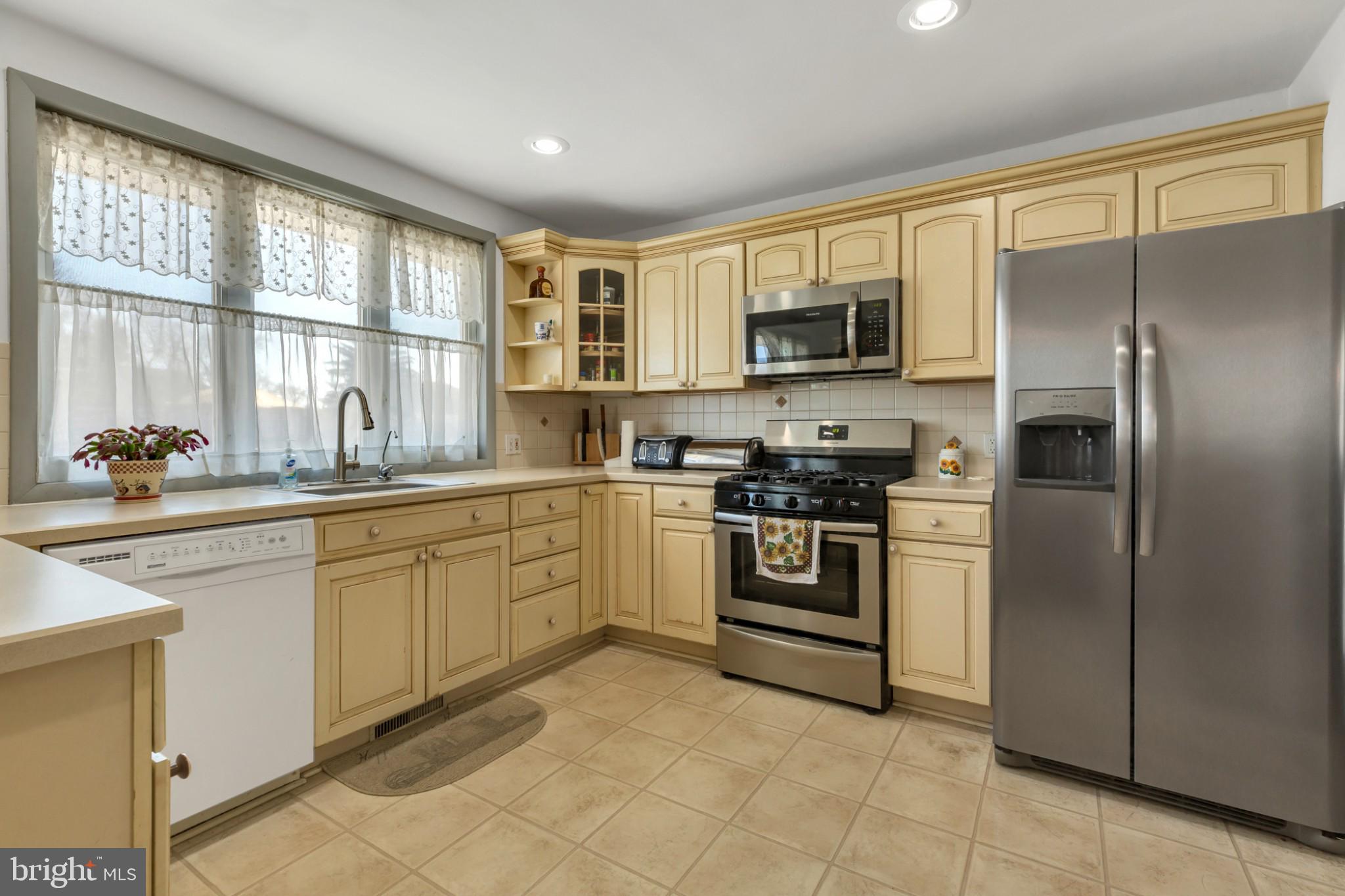 20 Sunnybrook Road Stratford, NJ 08084 - Photo 7 of 34