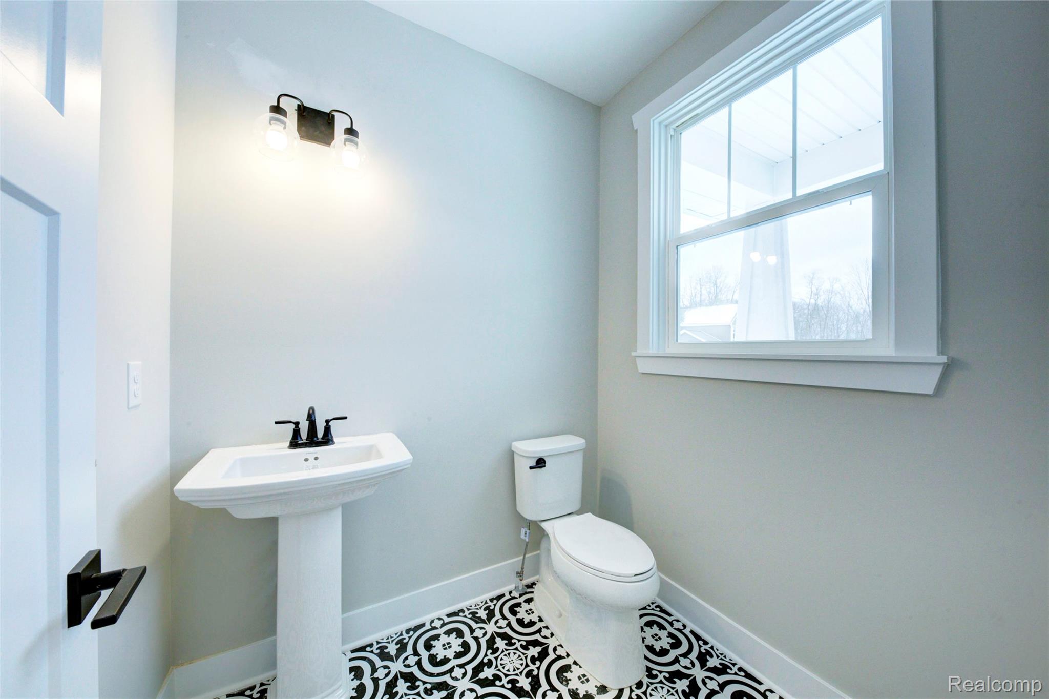 579 Round Rock (moh80) Howell, MI 48843 - Photo 4 of 42 Half bathroom featuring baseboards and tile patterned flooring