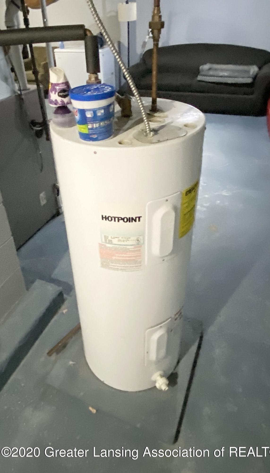 569 Armstrong Road Lansing, MI 48911 - Photo 26 of 27 26 Elec H2o Heater