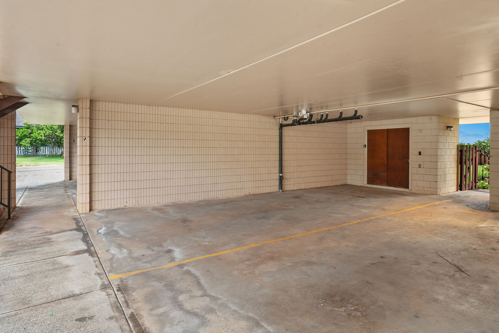 4451 Moana Road, Unit 309 Waimea, HI 96796 - Photo 19 of 21 a view of a garage