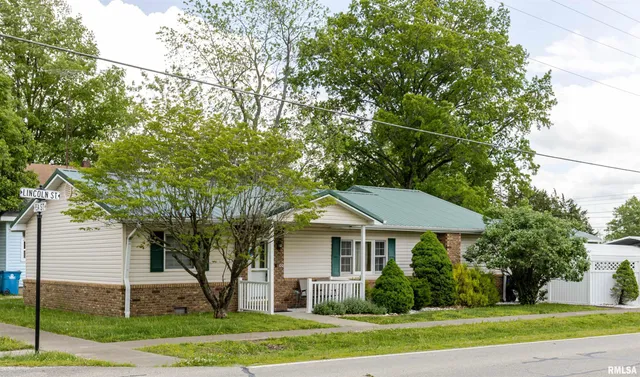 $155,000 | 100 East Rea Street, Benton, IL 62812