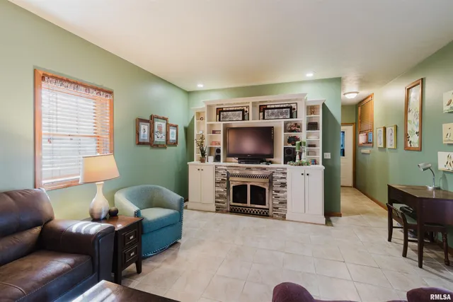 $155,000 | 100 East Rea Street, Benton, IL 62812