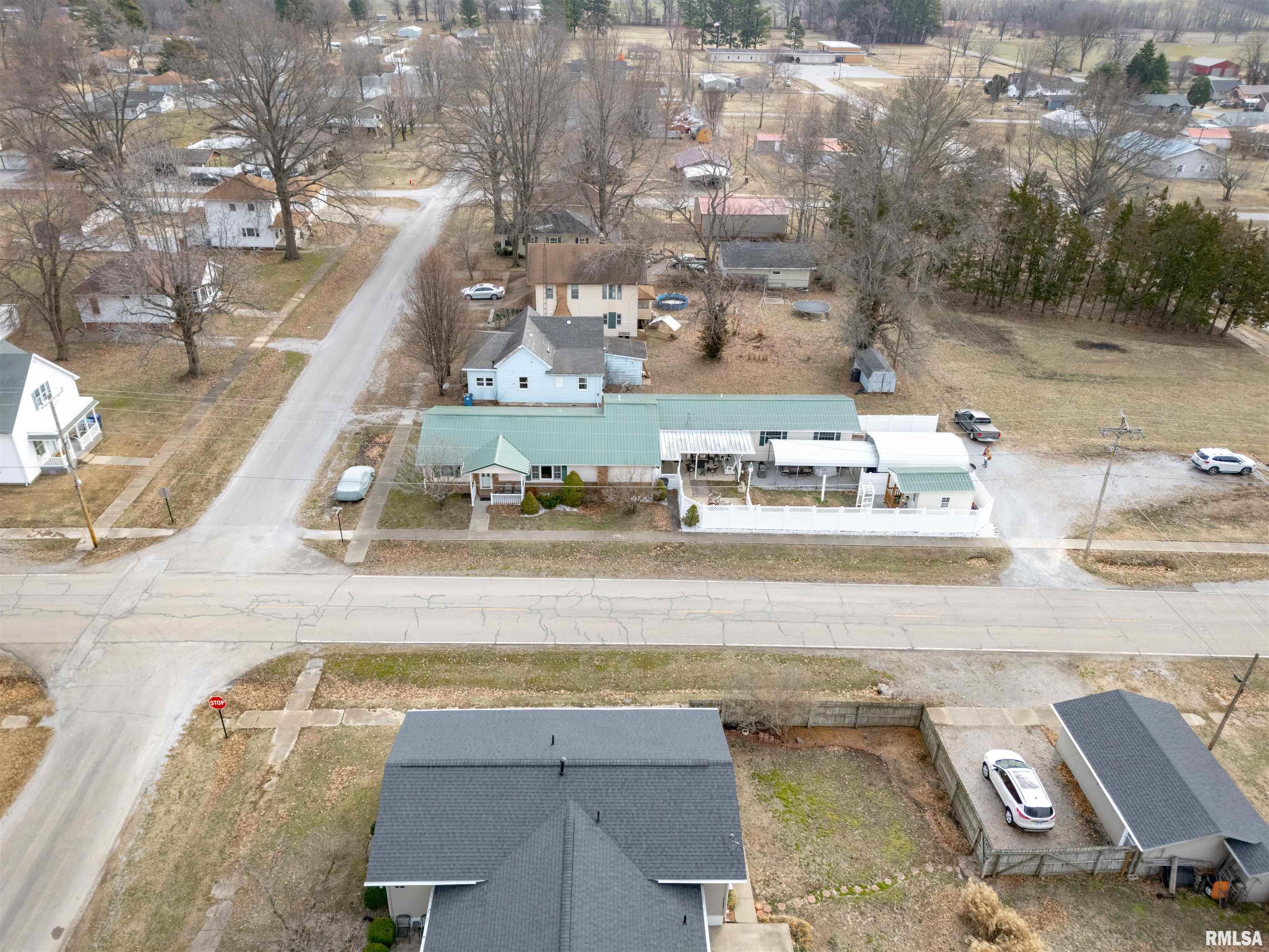 100 East Rea Street Benton, IL 62812 - Photo 32 of 33