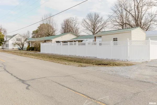 $135,000 | 100 East Rea Street, Valier, IL 62891
