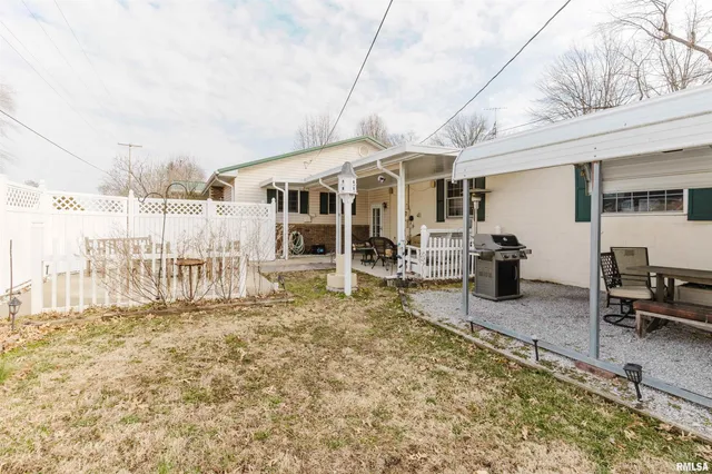 $155,000 | 100 East Rea Street, Benton, IL 62812