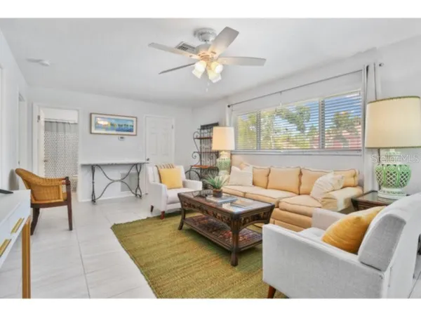 $2,750 | 422 Julia Place, Unit C, Sarasota, FL 34236