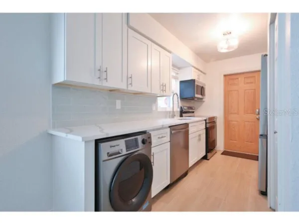 $2,750 | 422 Julia Place, Unit C, Sarasota, FL 34236