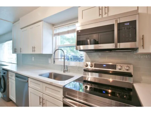 $2,750 | 422 Julia Place, Unit C, Sarasota, FL 34236