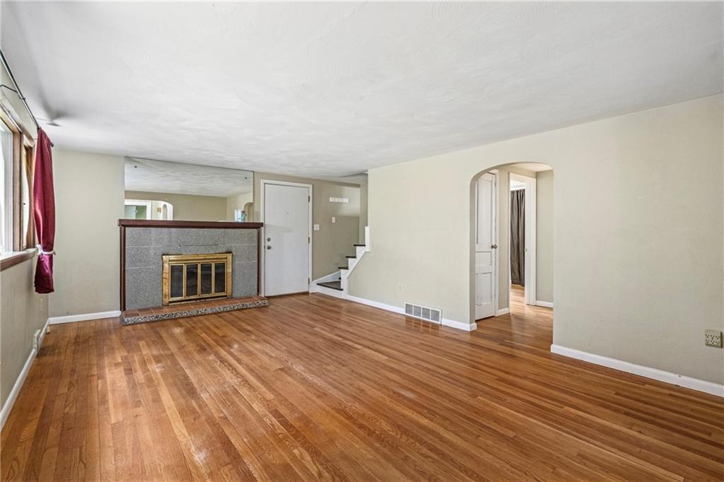 311 Redgate Road Sewickley, PA 15143 - Photo 2 of 22 FAMILY ROOM, FRONT DOOR