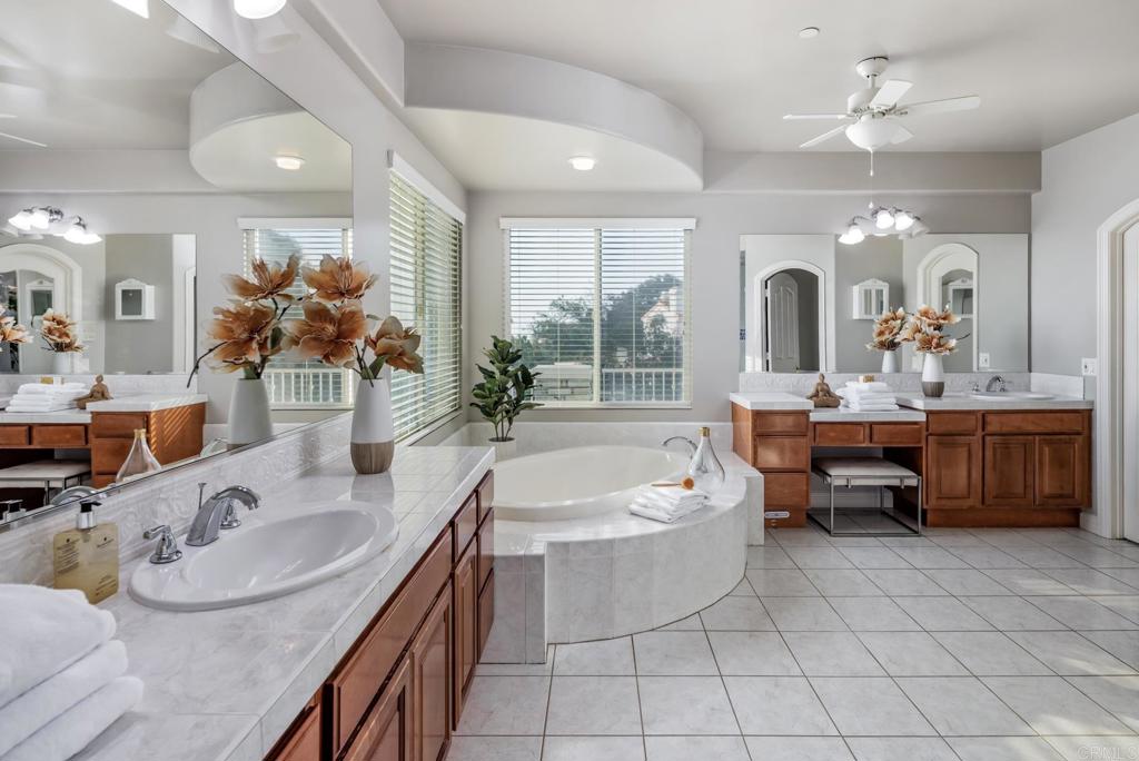 29190 Crystal Ridge Court Escondido, CA 92026 - Photo 24 of 41 Primary Bath