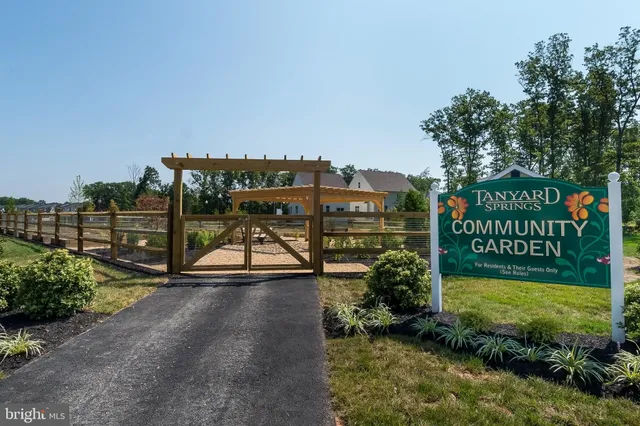 $3,100 | 7530 Stonehouse Run Drive, Glen Burnie, MD 21060