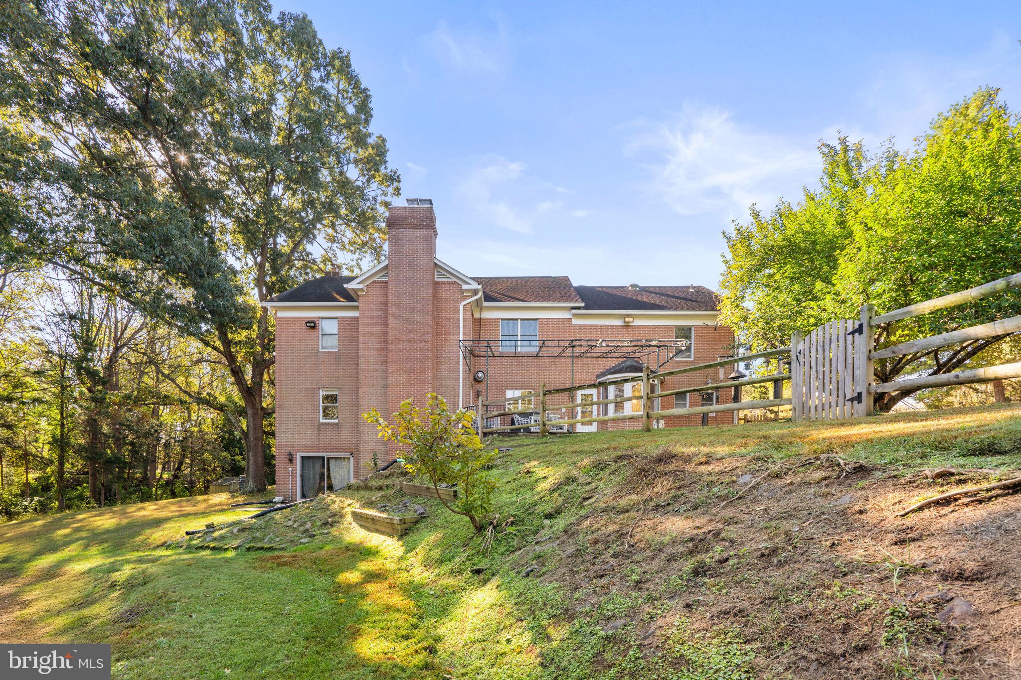 9200 Falls Run Road Great Falls, VA 22066 - Photo 22 of 38