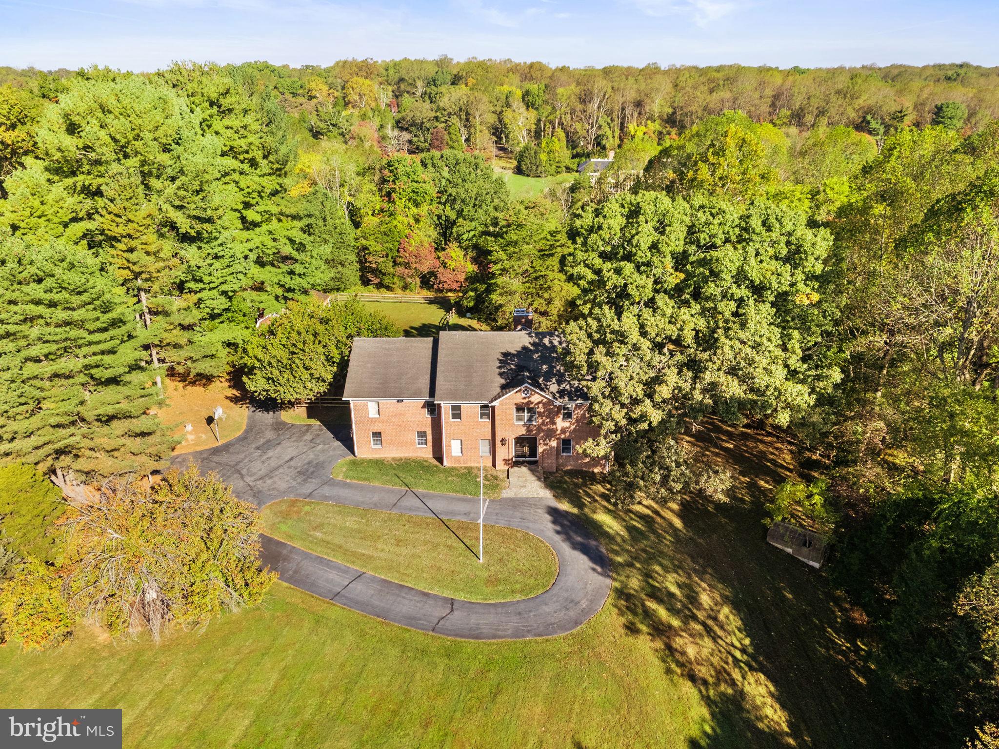 9200 Falls Run Road Great Falls, VA 22066 - Photo 3 of 38