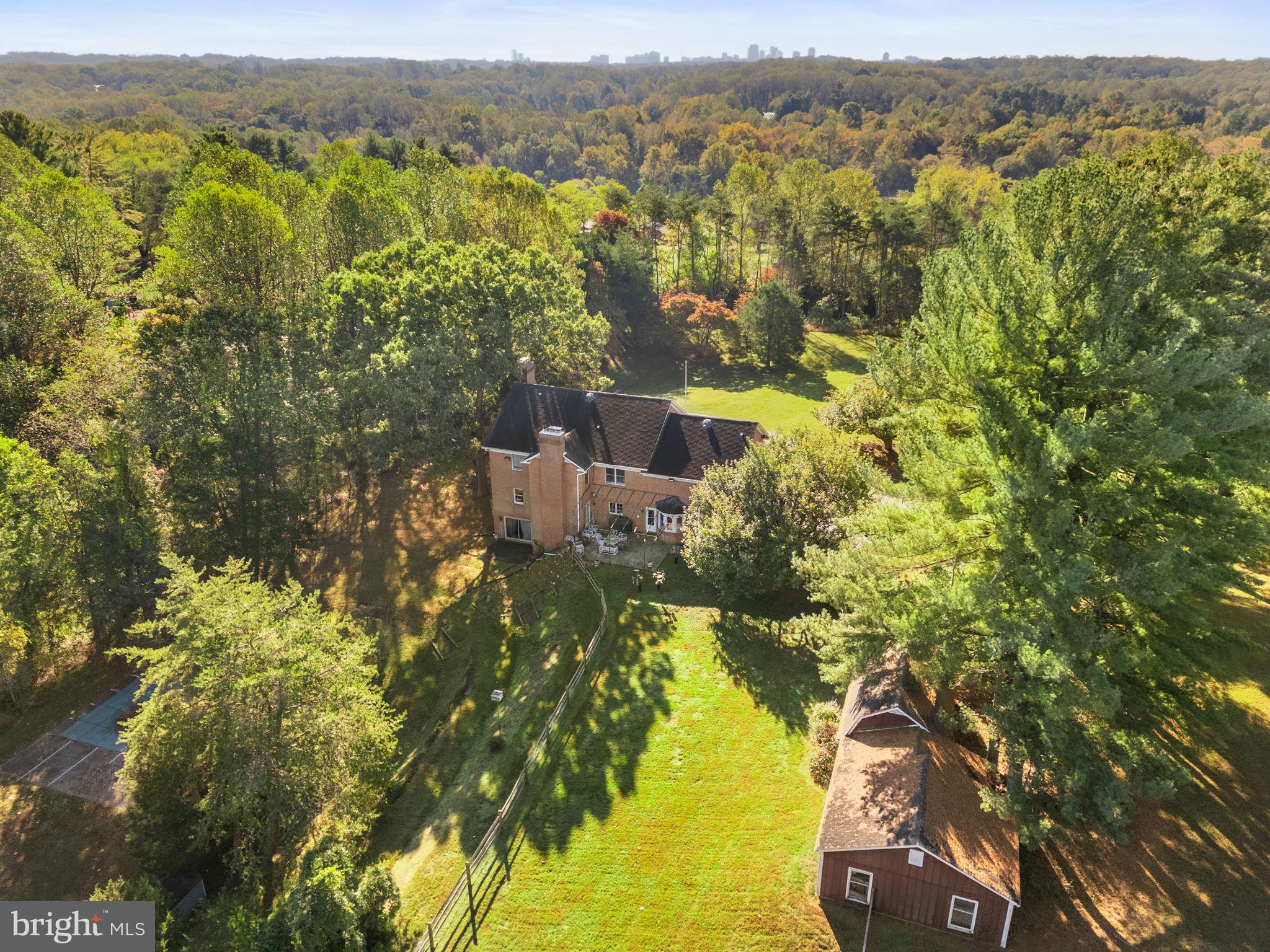 9200 Falls Run Road Great Falls, VA 22066 - Photo 35 of 38