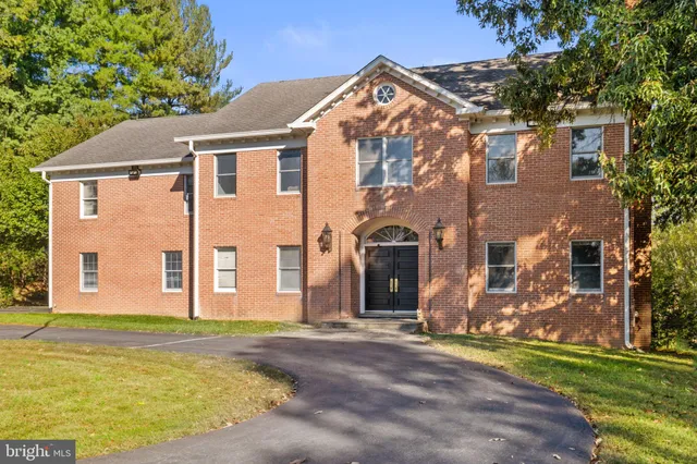 a front view of house with yard