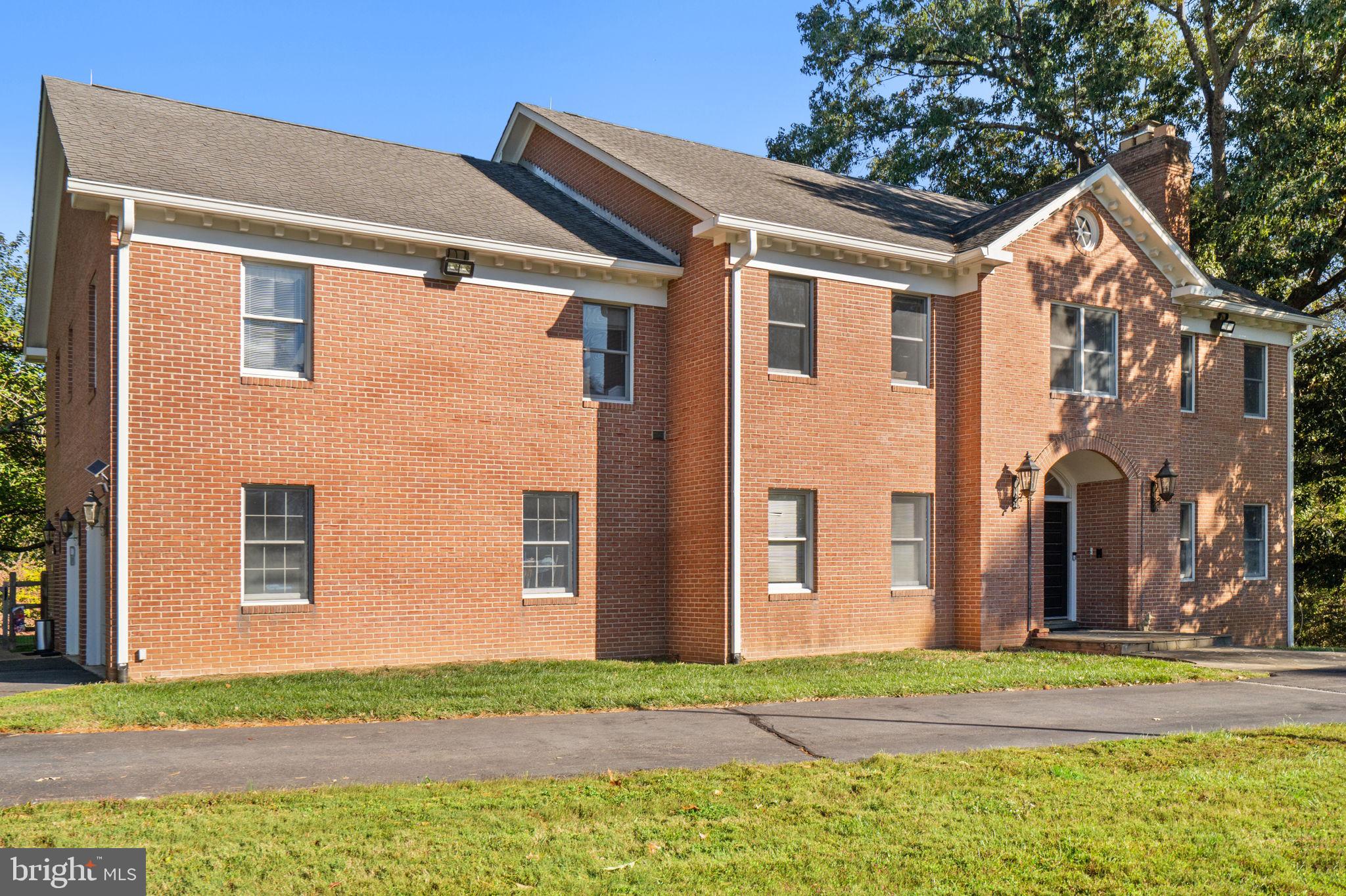 9200 Falls Run Road Great Falls, VA 22066 - Photo 7 of 38