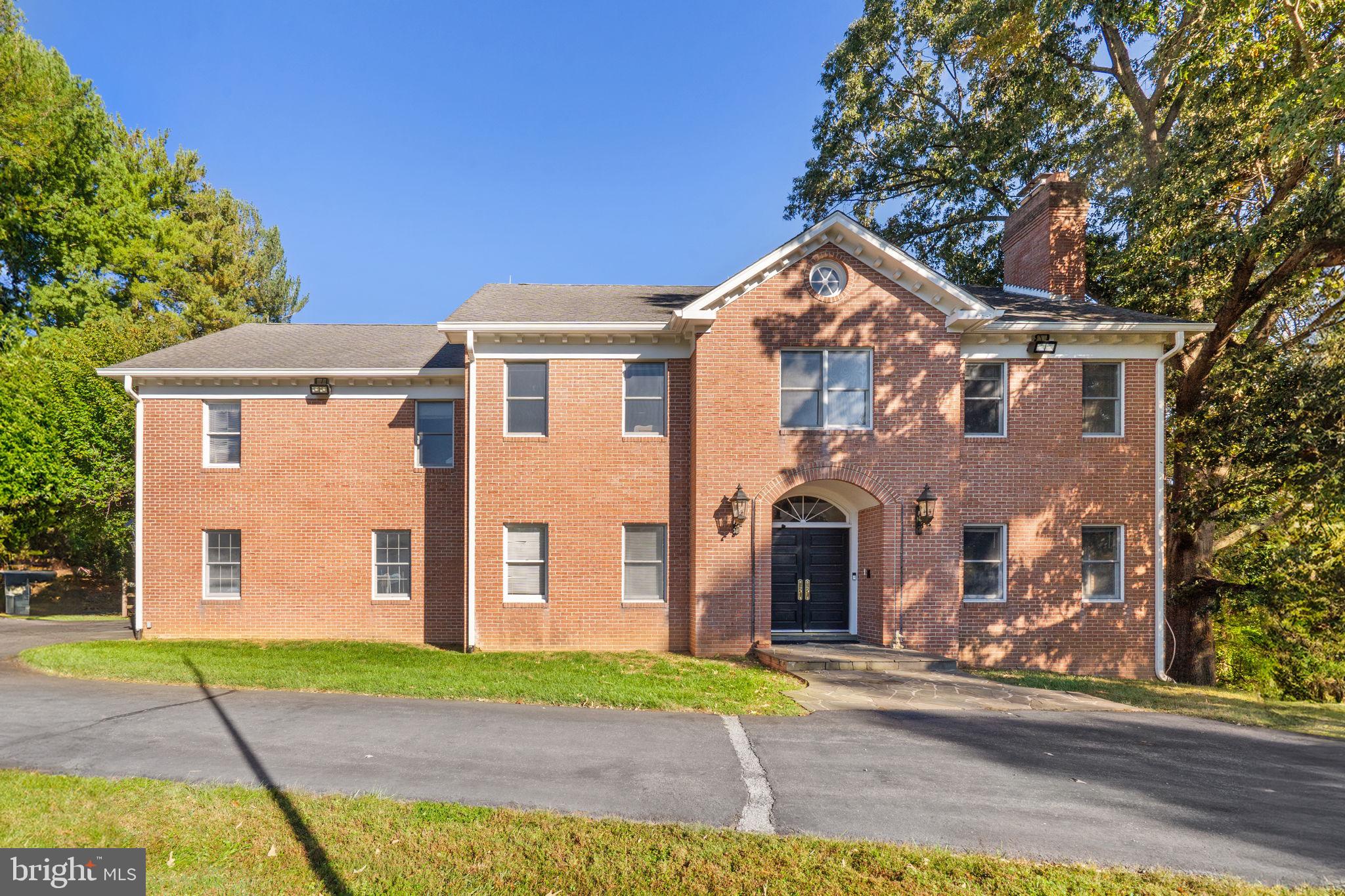 9200 Falls Run Road Great Falls, VA 22066 - Photo 8 of 38