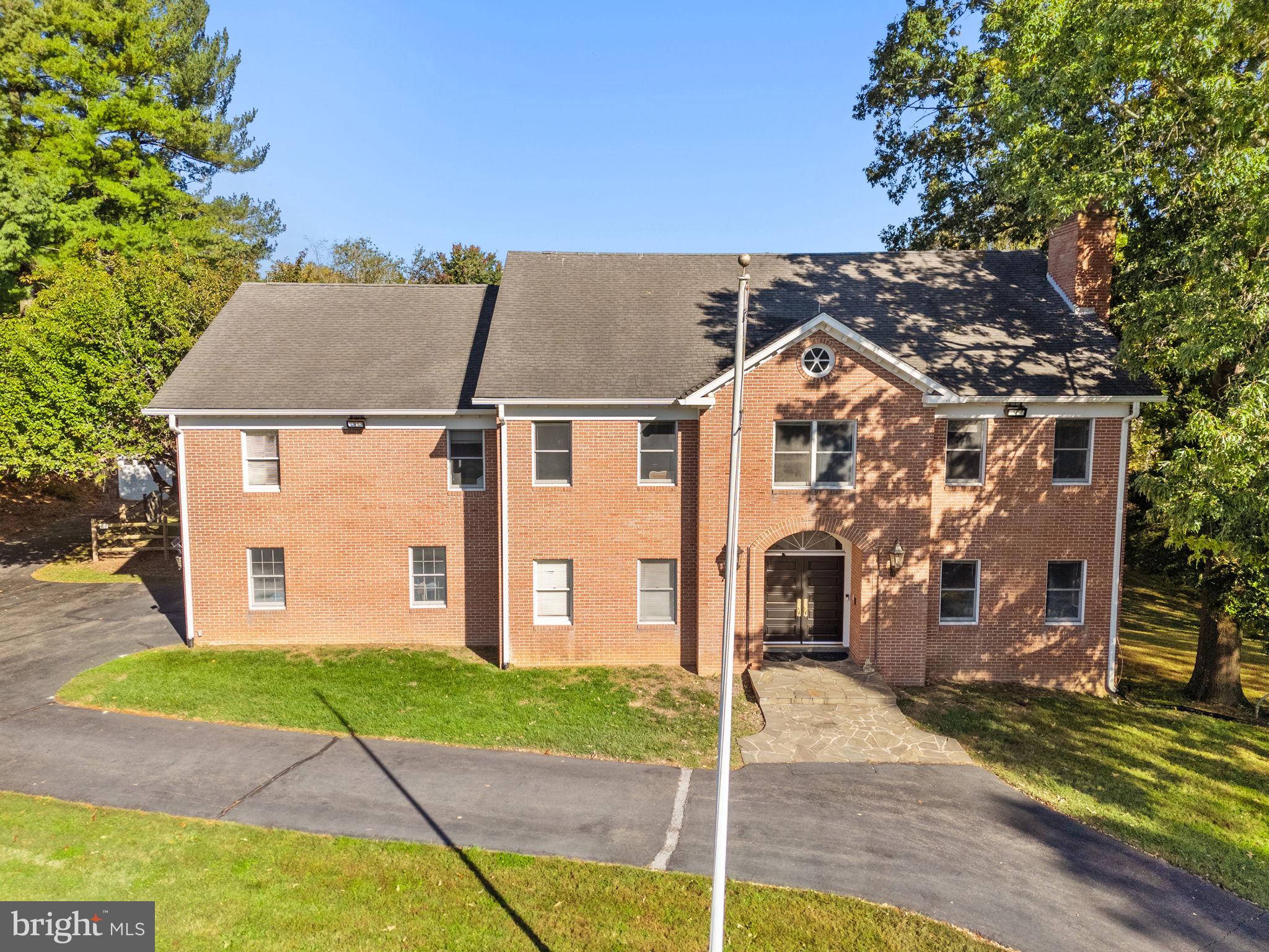 9200 Falls Run Road Great Falls, VA 22066 - Photo 9 of 38