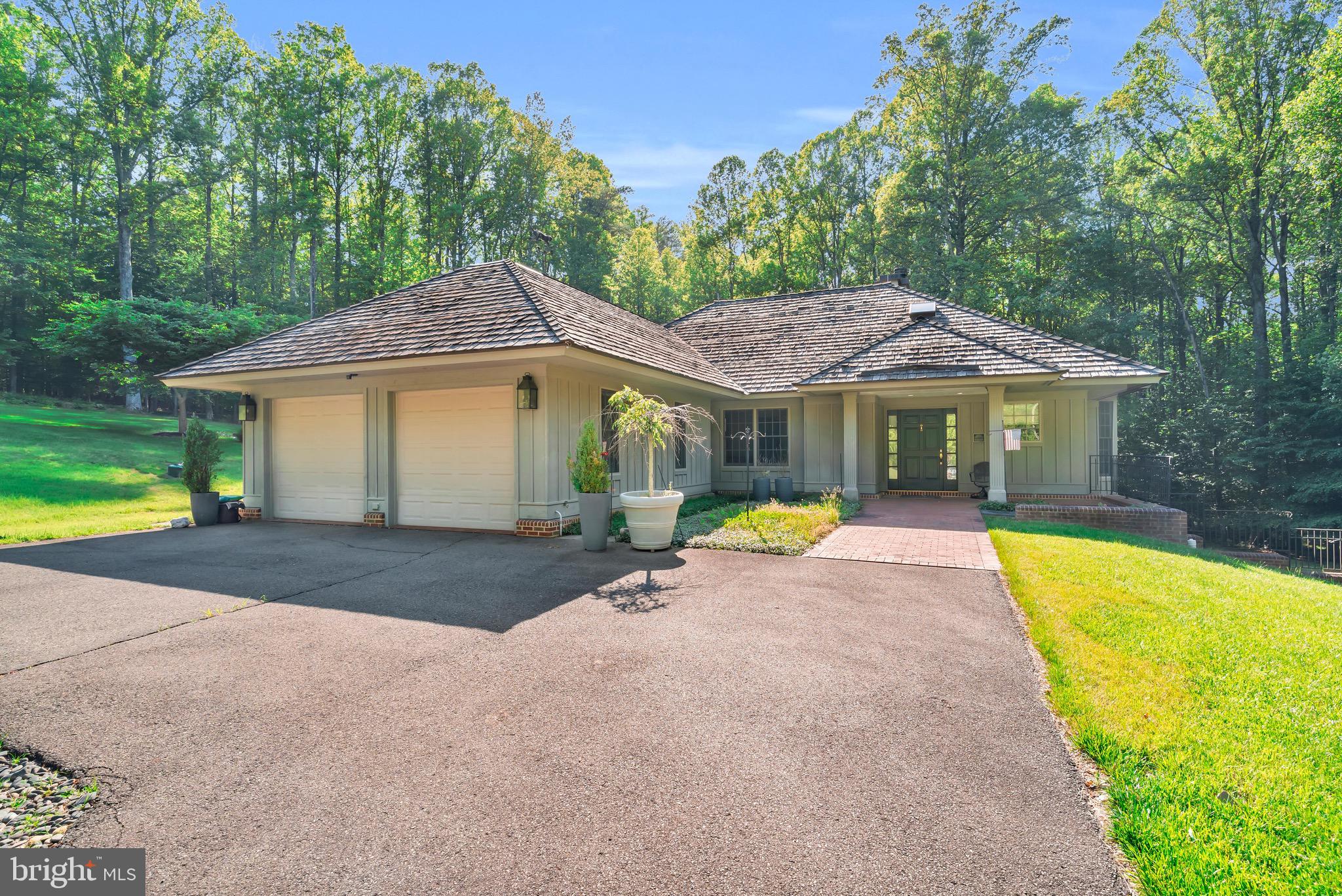 11036 Popes Head Road Fairfax, VA 22030 - Photo 2 of 49