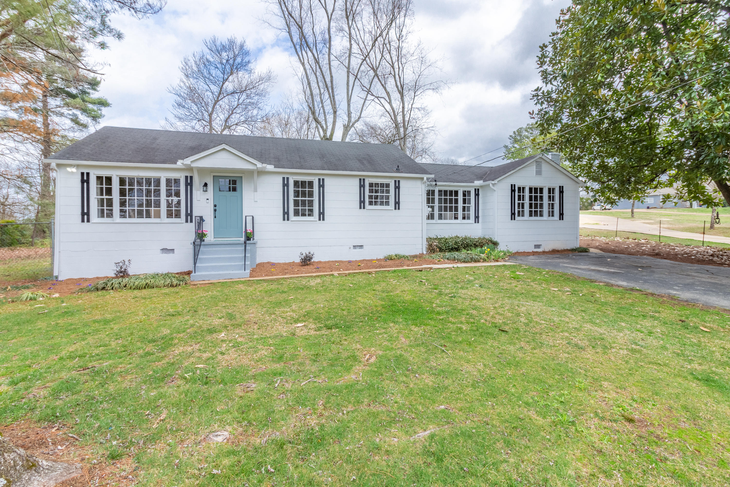 6845 Longview Road Chattanooga, TN 37421 - Photo 1 of 35 6845 Longview Rd-6