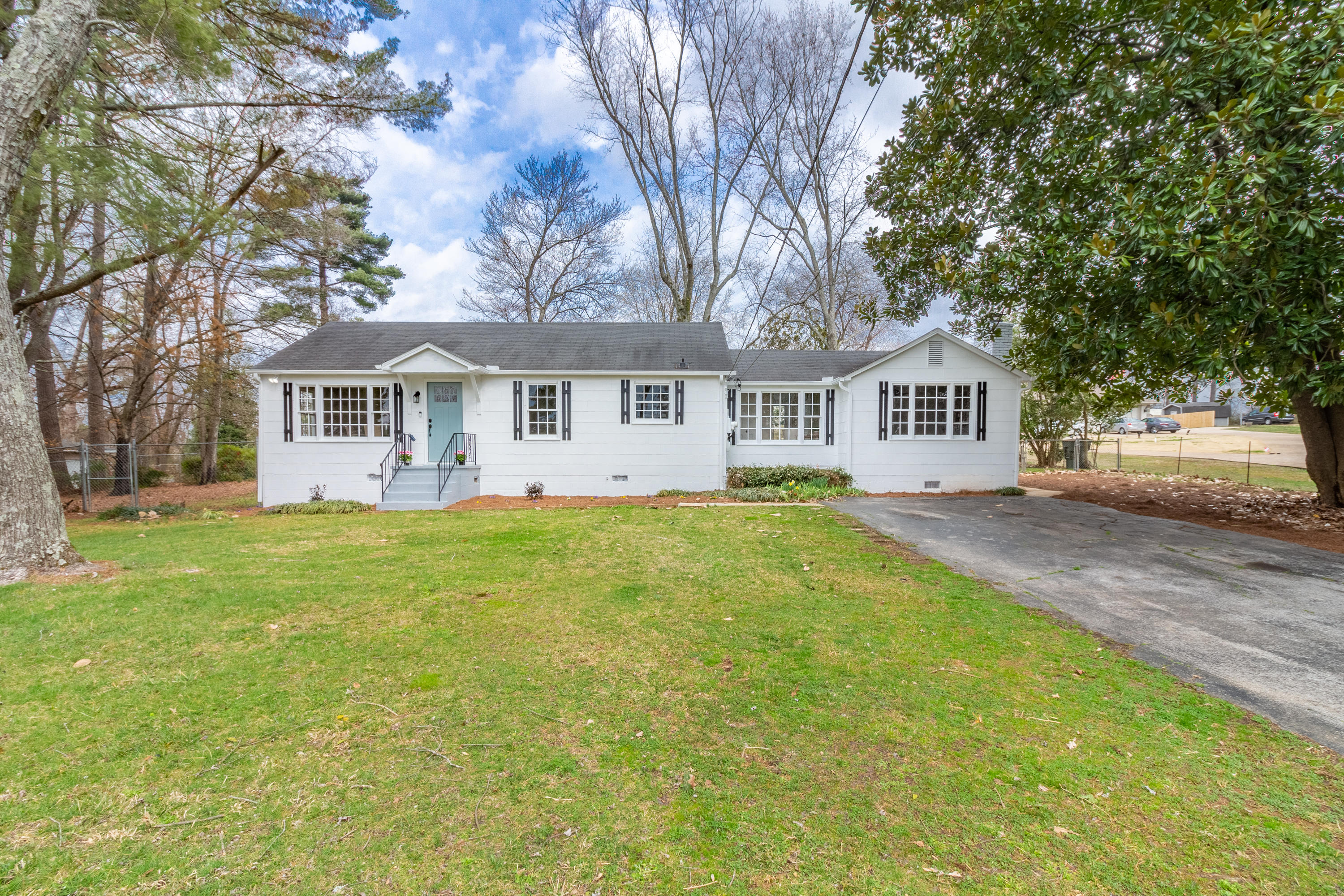 6845 Longview Road Chattanooga, TN 37421 - Photo 2 of 35 6845 Longview Rd-4