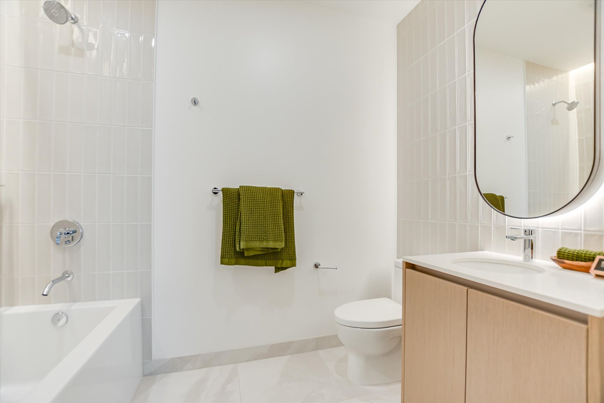 610 Davis Street, Unit 1902 Austin, TX 78701 - Photo 12 of 34 a bathroom with a toilet sink vanity tub and mirror