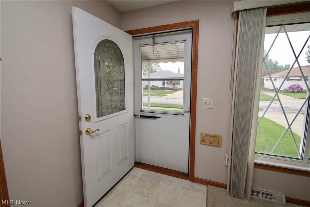 30331 Arnold Road Willowick, OH 44095 - Photo 12 of 34