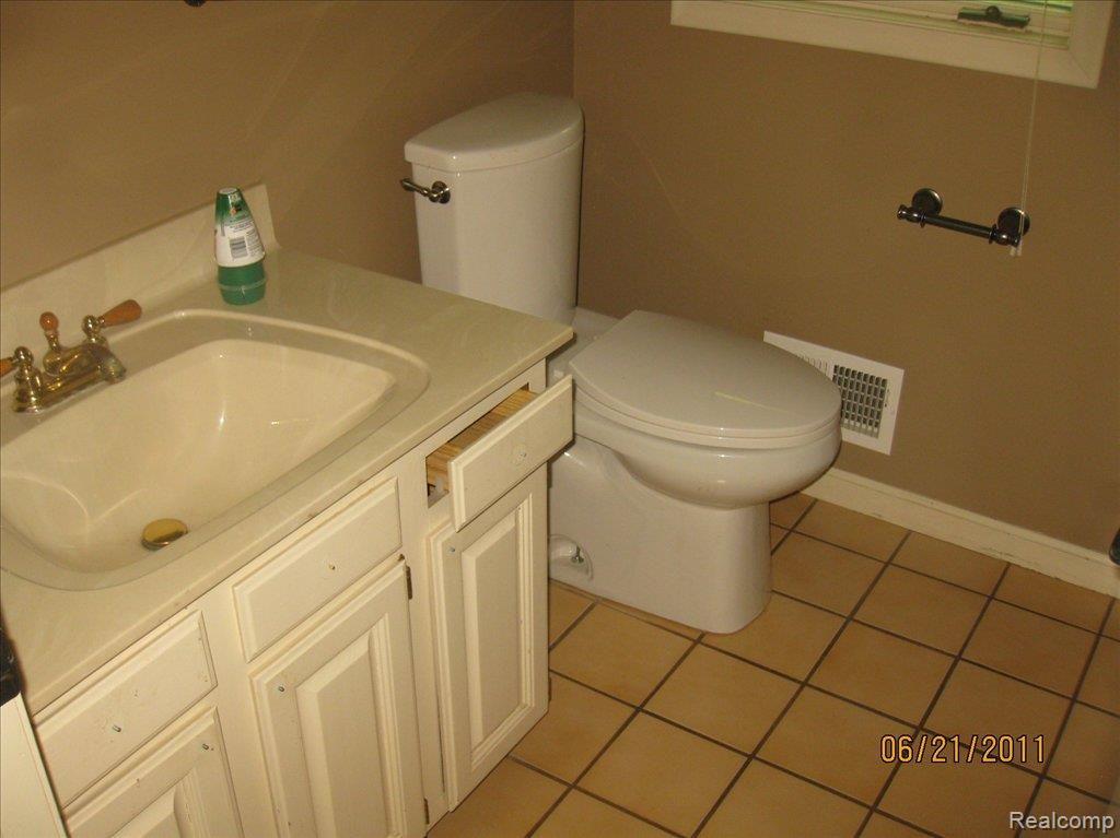 8849 Bridge Road Grosse Ile, MI 48138 - Photo 15 of 25 Half Bathroom