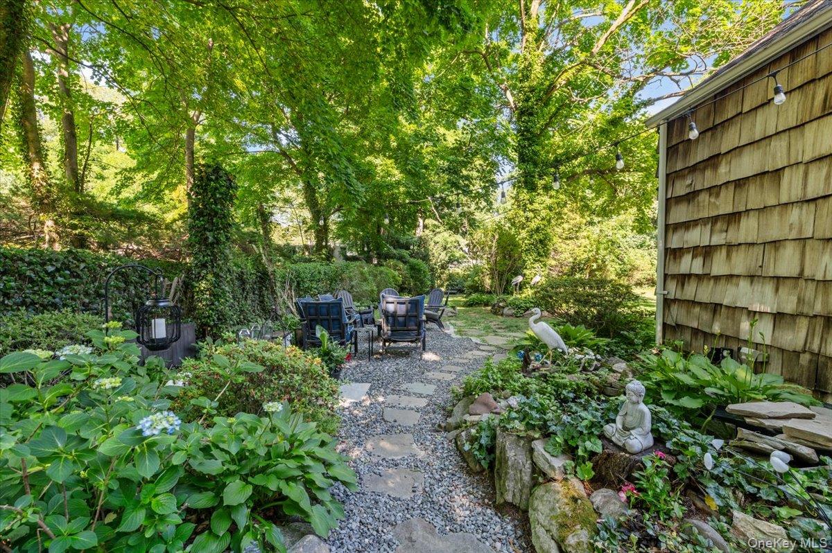 10 Rancher Place Huntington, NY 11743 - Photo 36 of 44