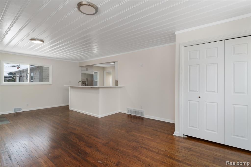 3274 Harvard Road Royal Oak, MI 48073 - Photo 3 of 28 Gallery Image 3
