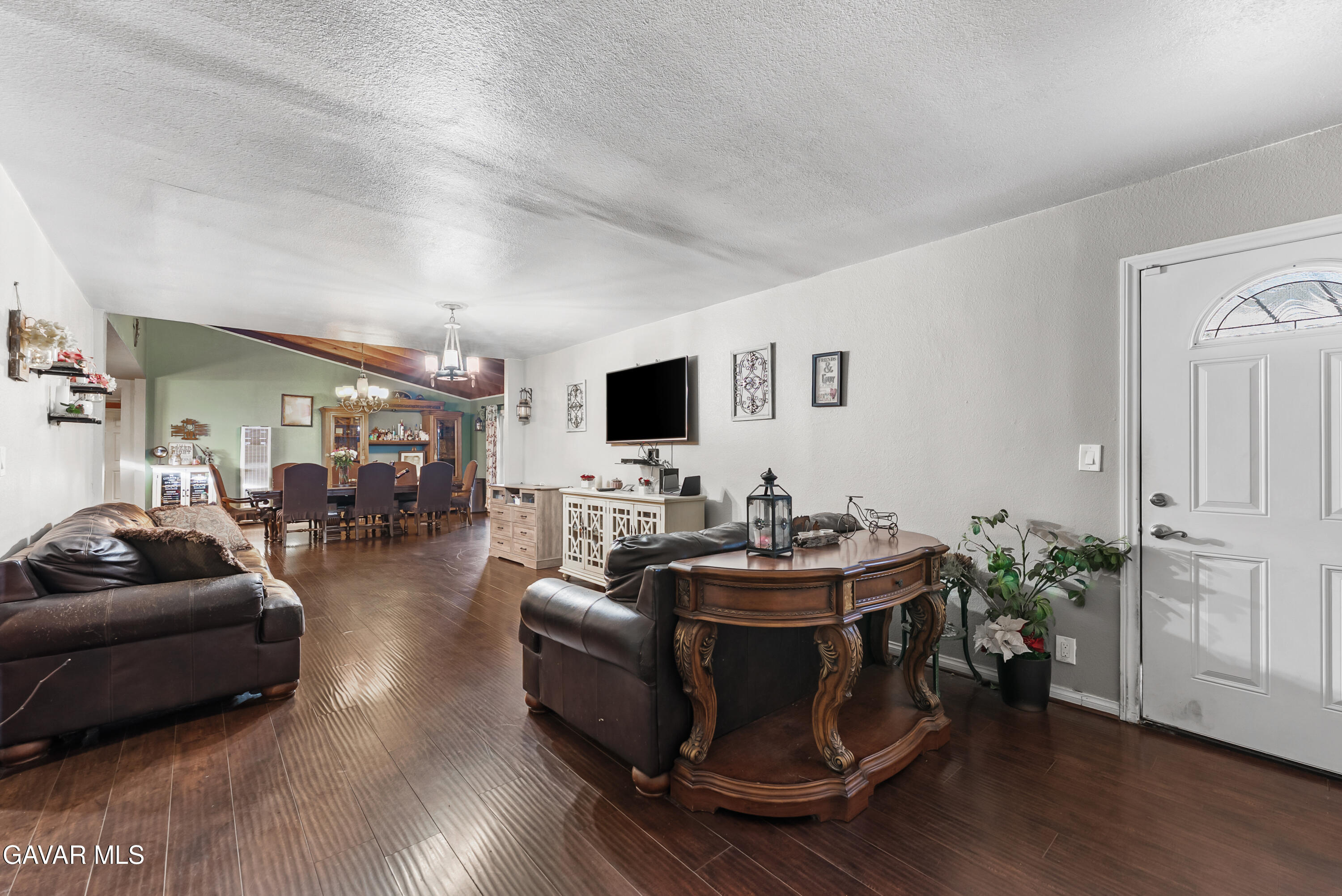 413 West 223rd Street Carson, CA 90745 - Photo 7 of 39 223rd St-5