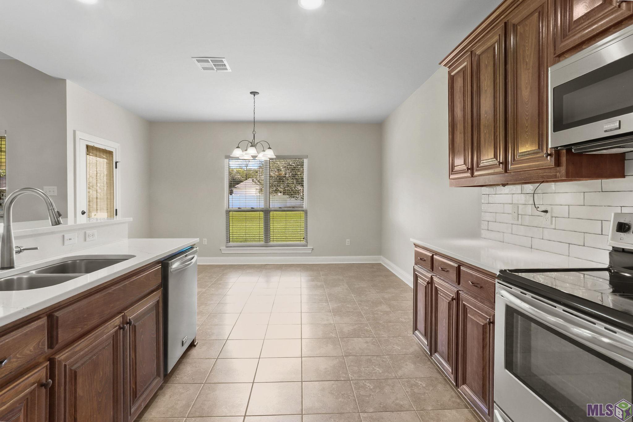 13353 Rue Maison Boulevard Gonzales, LA 70737 - Photo 7 of 17