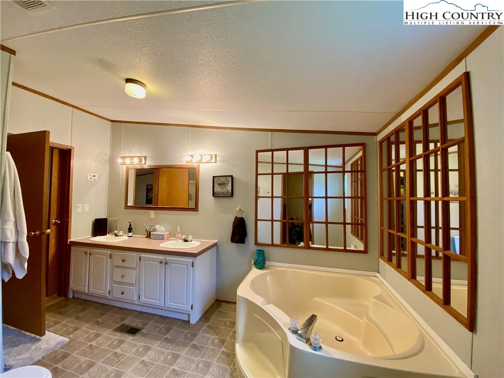 360 Sherwood Road Vilas, NC 28692 - Photo 15 of 20 Gallery Image 15