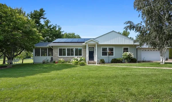$299,900 | 514 Fletcher Street, Roanoke, IL 61561