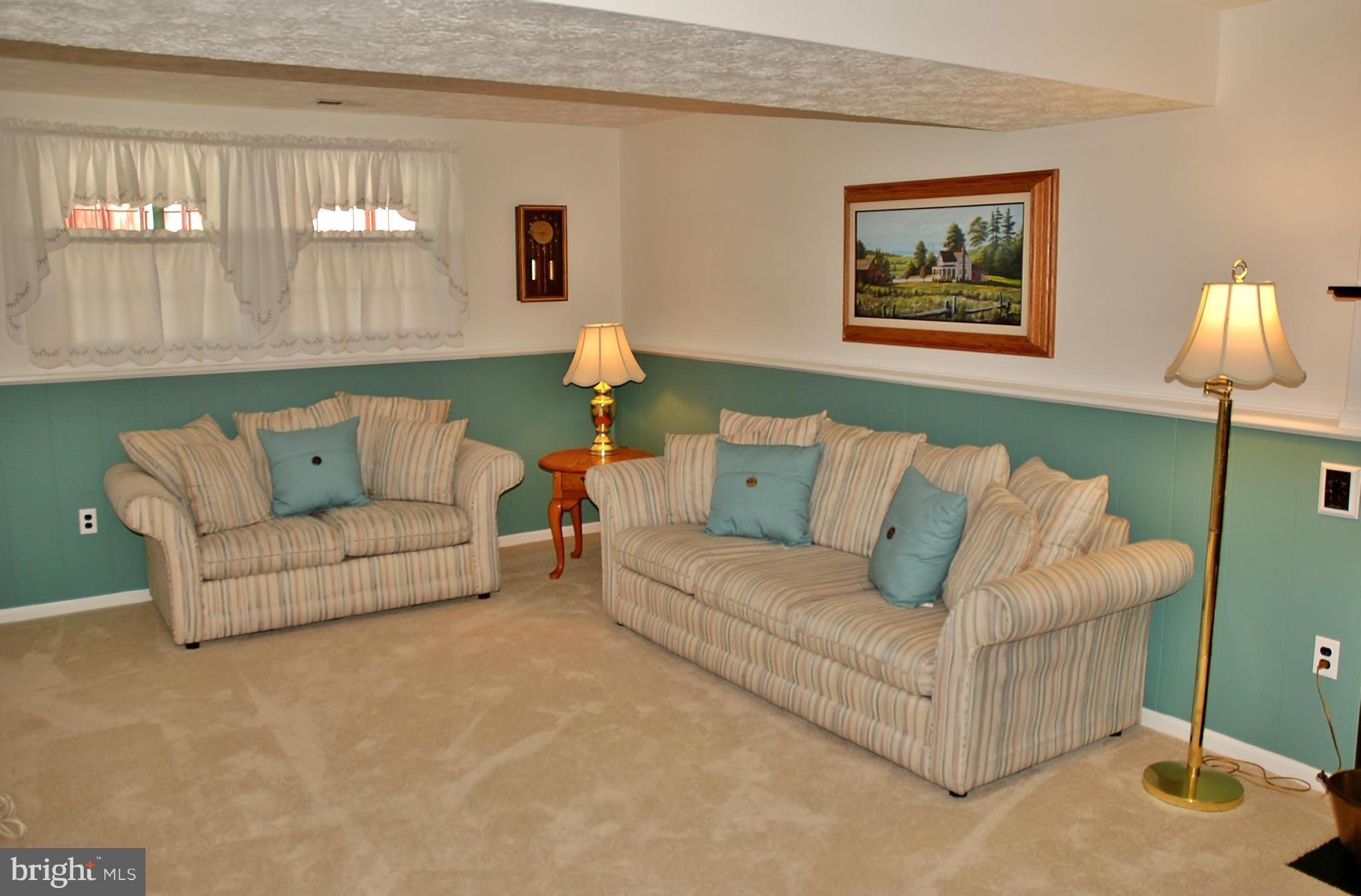 212 Compass Road Baltimore, MD 21221 - Photo 16 of 30 Family Room View 2