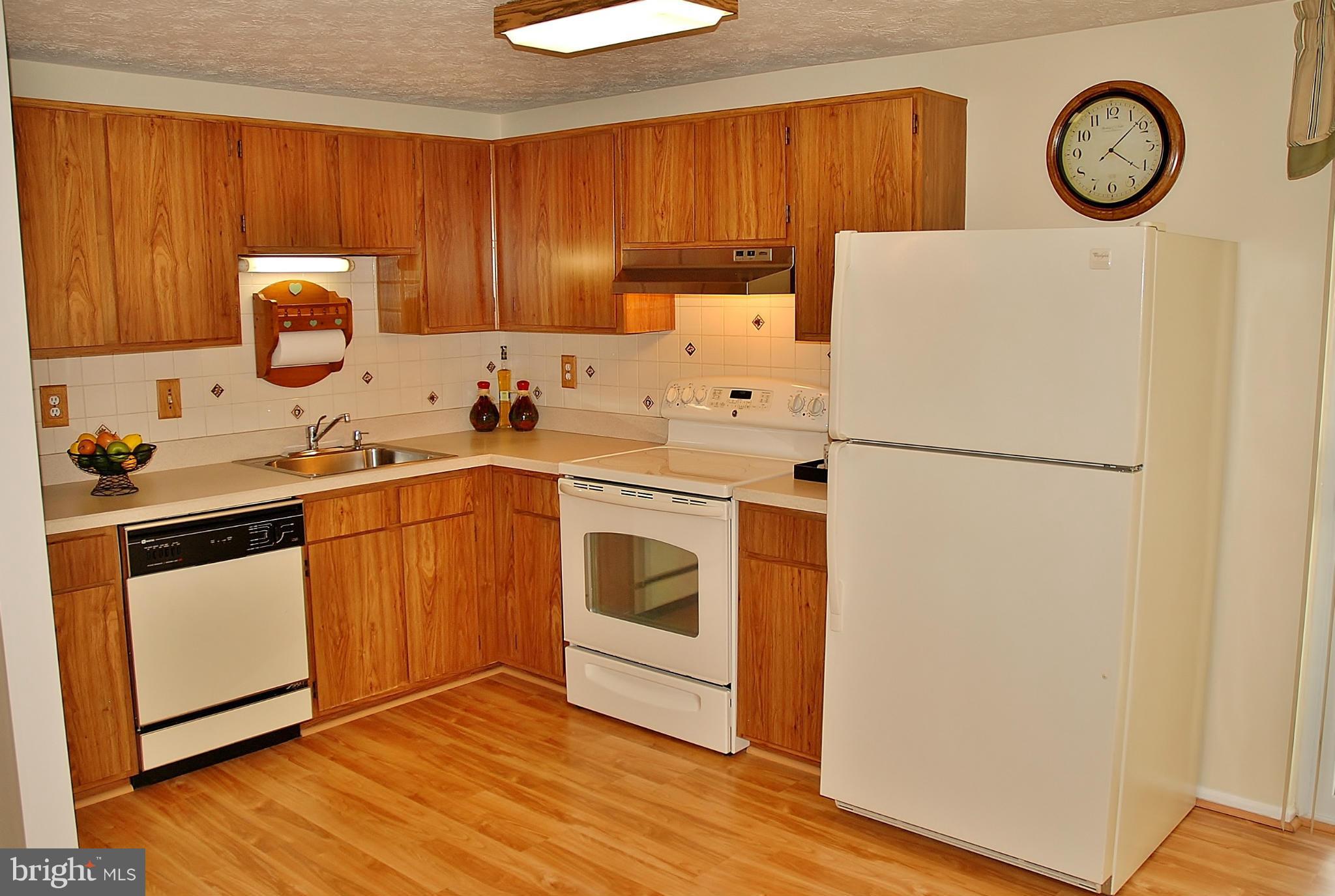 212 Compass Road Baltimore, MD 21221 - Photo 8 of 30 Sparkling Clean Kitchen