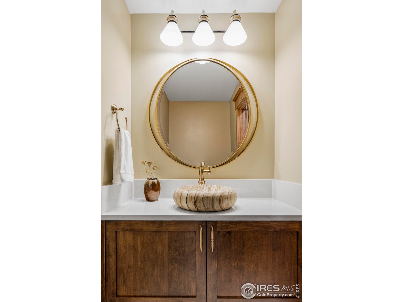 2729 South Lakeridge Trail Boulder, CO 80302 - Photo 21 of 32 Main floor powder room.