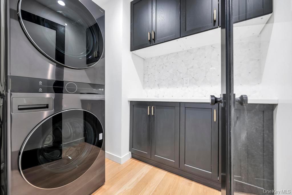 10 Lenape Road Southampton, NY 11968 - Photo 20 of 37 a living room with furniture and a fireplace