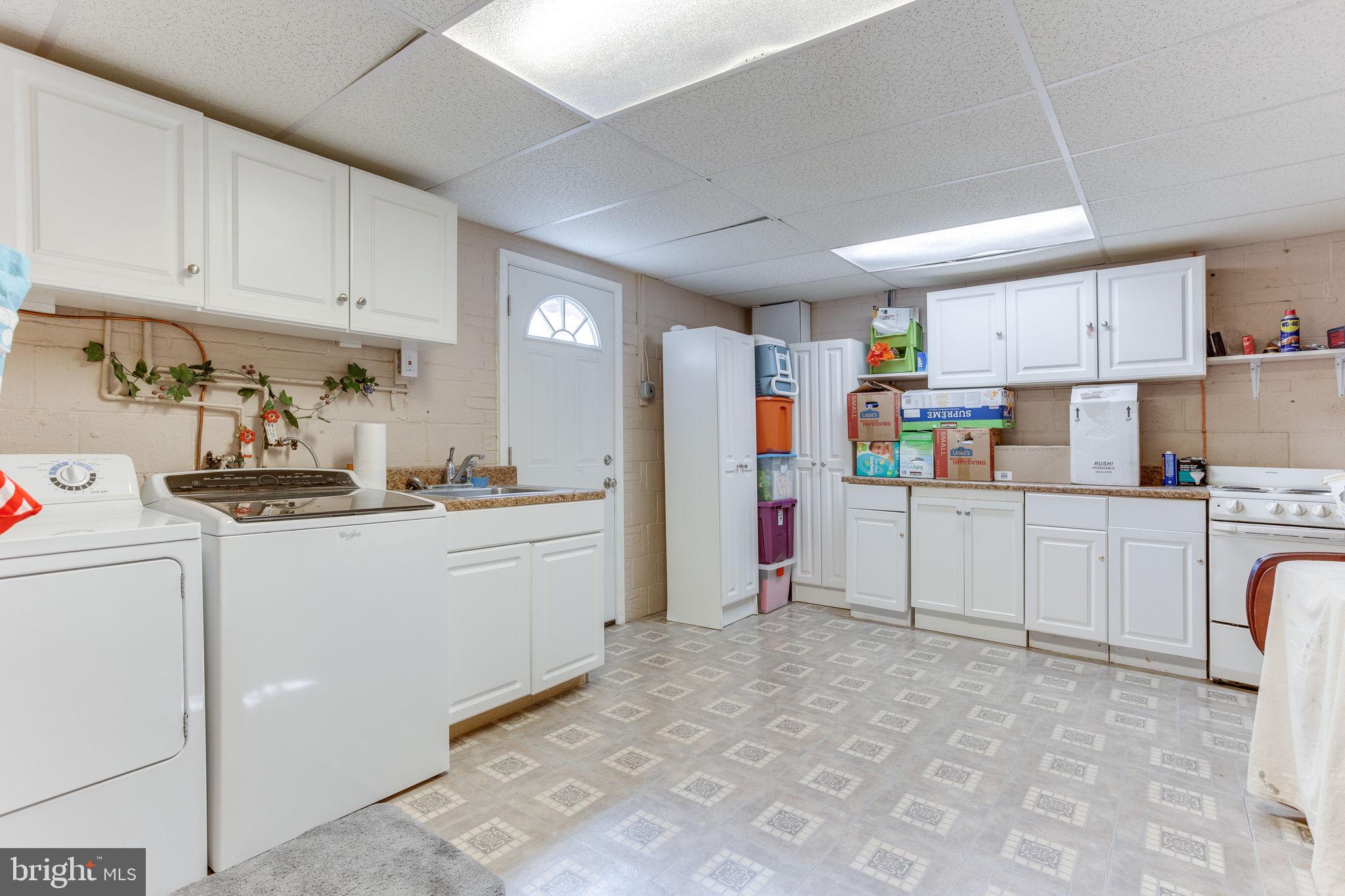 14813 Wood Home Road Centreville, VA 20120 - Photo 20 of 22 Laundry and storage area