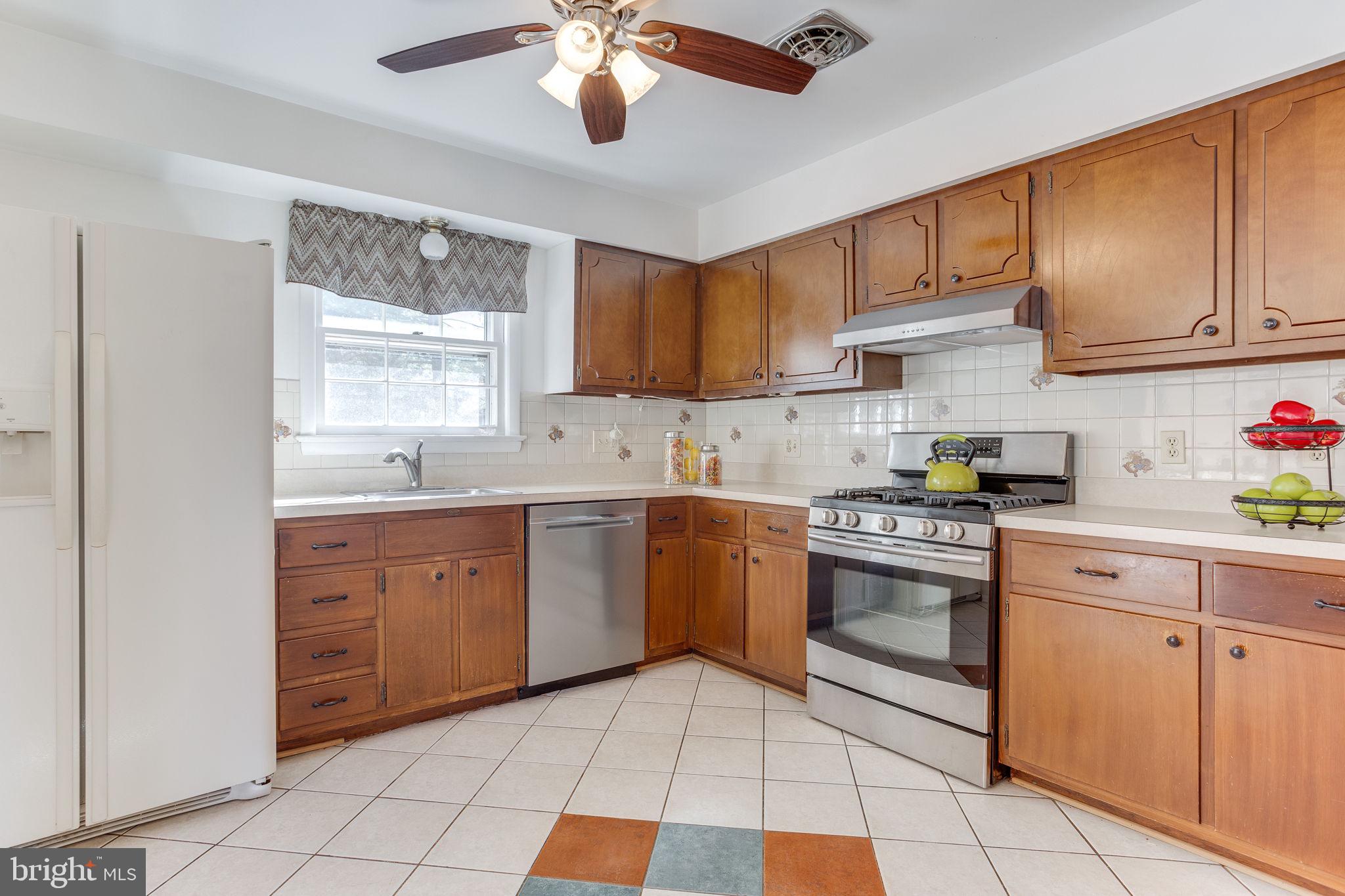 14813 Wood Home Road Centreville, VA 20120 - Photo 5 of 22 Kitchen