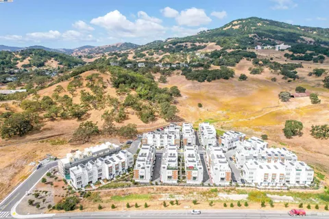 $799,000 | 218 Verandah Avenue, Novato, CA 94945