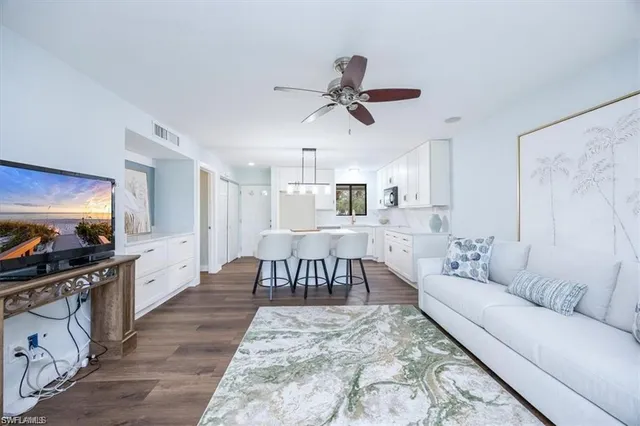 $149,000 | 746 Eagle Creek Drive, Unit 4, Naples, FL 34113