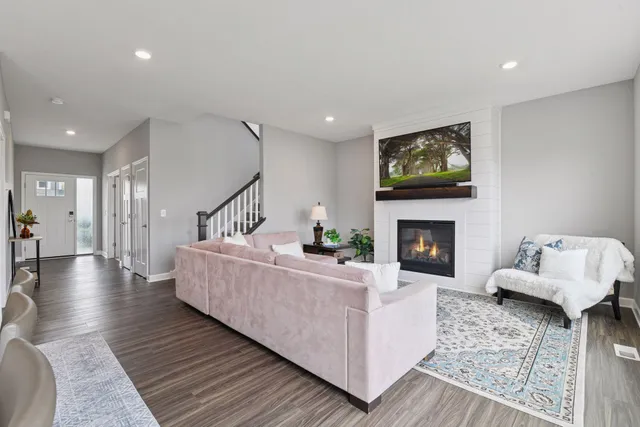 $650,000 | 5548 Catkin Way, Victoria, MN 55386