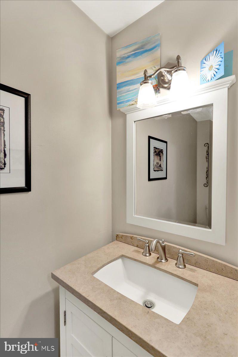44 Rim View Lane Reading, PA 19607 - Photo 20 of 39 1st floor powder room