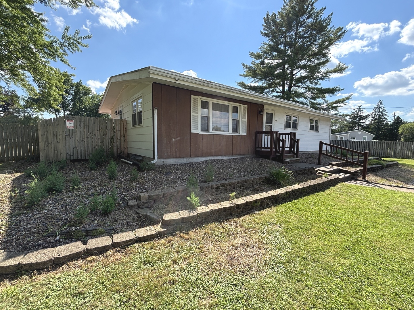 5310 12th Avenue Moline, IL 61265 - Photo 2 of 26