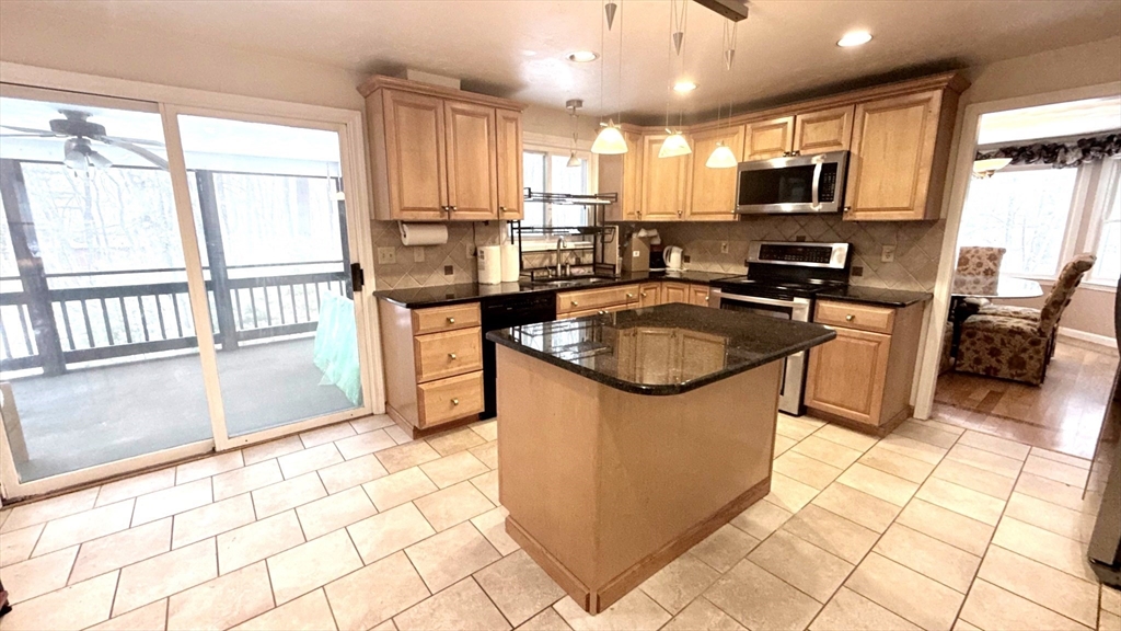 11 Quail Run Road Bellingham, MA 02019 - Photo 4 of 39